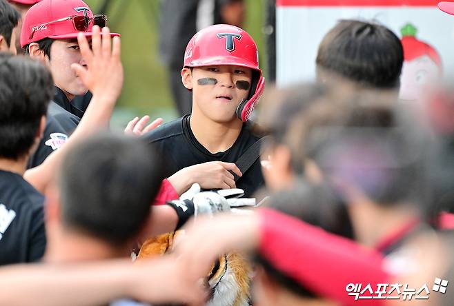 KIA 타이거즈 김도영이 22일 수원 KT위즈파크에서 열린 2025 신한 SOL Bank KBO리그 KT 위즈와의 팀 간 6차전에 3번타자 겸 3루수로 선발출전, 5타수 3안타 1홈런 2타점 3득점을 기록하며 팀 승리를 이끌었다. 사진 김한준 기자