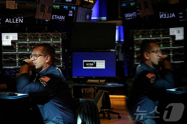 뉴욕증권거래소 트레이더 ⓒ 로이터=뉴스1