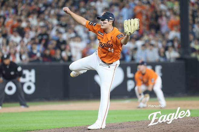 한화 김서현이 23일 대전 한화생명 볼파크에서 열린 2025 KBO리그 롯데전에서 9회초 등판해 역투하고 있다. 사진 | 한화 이글스