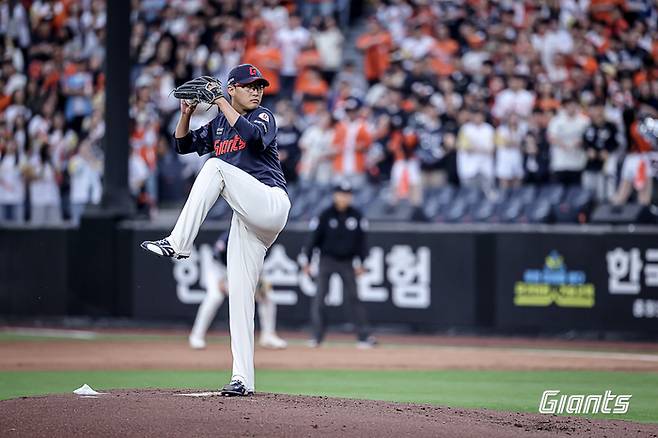 롯데 박세웅이 23일 대전 한화생명 볼파크에서 열린 2025 KBO리그 롯데전에서 역투하고 있다. 사진 | 롯데 자이언츠