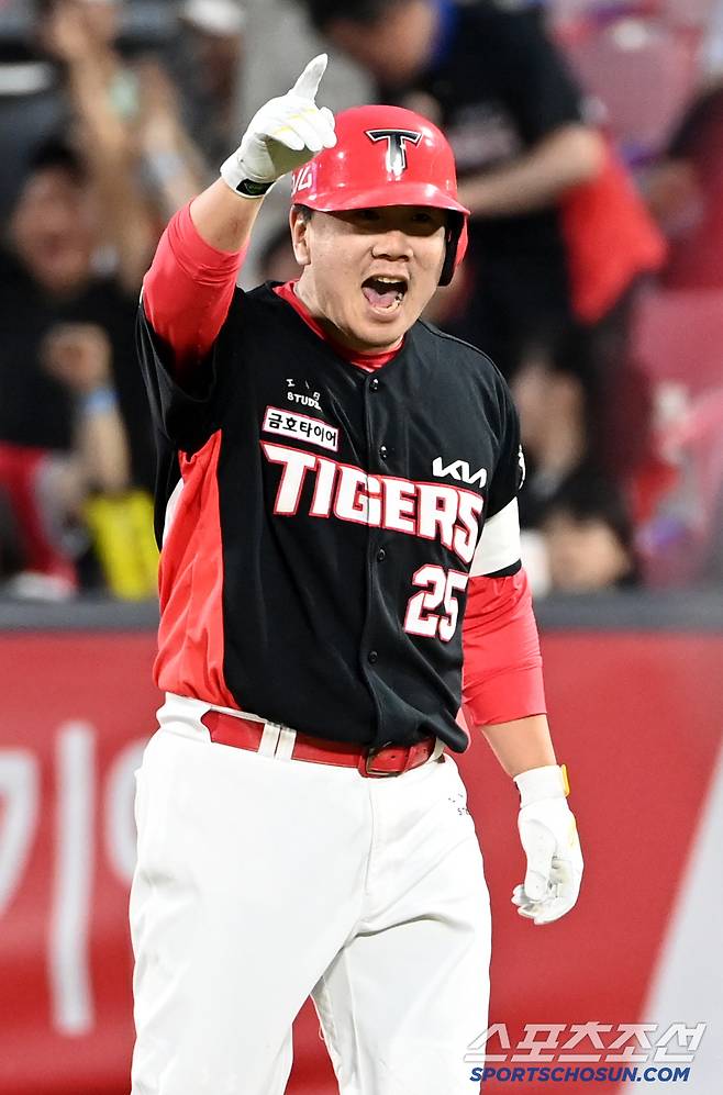 22일 수원KT위즈파크에서 열린 KIA와 KT의 경기,  5회초 1사 만루 KIA 이우성이 2타점 적시타를 치고 환호하고 있다. 수원=허상욱 기자wook@sportschosun.com/2025.05.22/