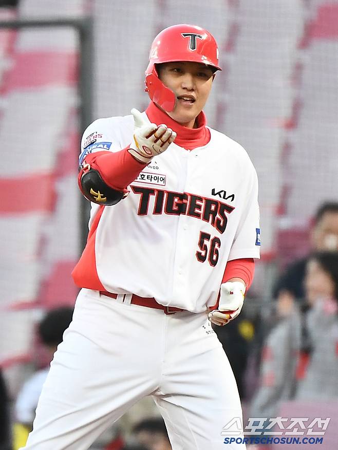 15일 광주 기아 챔피언스필드에서 열린 KT-KIA전. 1회말 무사 1루 오선우가 안타를 친 후 기뻐하고 있다. 광주=정재근 기자 cjg@sportschosun.com/2025.4.15/