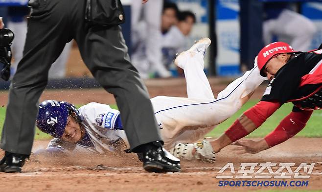 23일 대구 삼성라이온즈파크에서 열린 KBO리그 삼성과 KIA의 경기. 7회말 1사 1,3루 김성윤 외야플라이 타구 때 3루주자 이재현이 홈으로 쇄도했으나 태그아웃을 당했다. 힘차게 슬라이딩하는 이재현. 대구=송정헌 기자songs@sportschosun.com/2025.05.23/