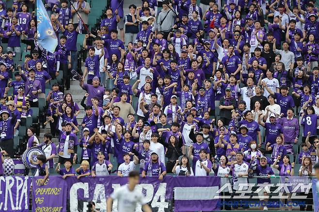 전주월드컵경기장/ K리그1/ 전북현대모터스 vs FC안양/ 관중/ 안양팬/ 원정팬/ 사진 하서영