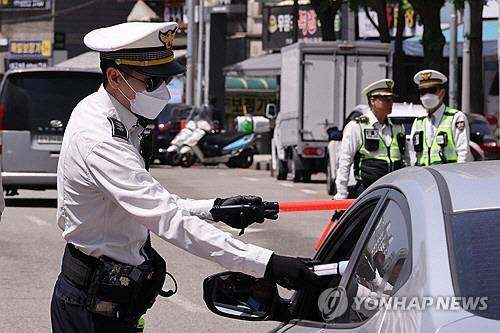 음주운전 단속 장면.   연합뉴스