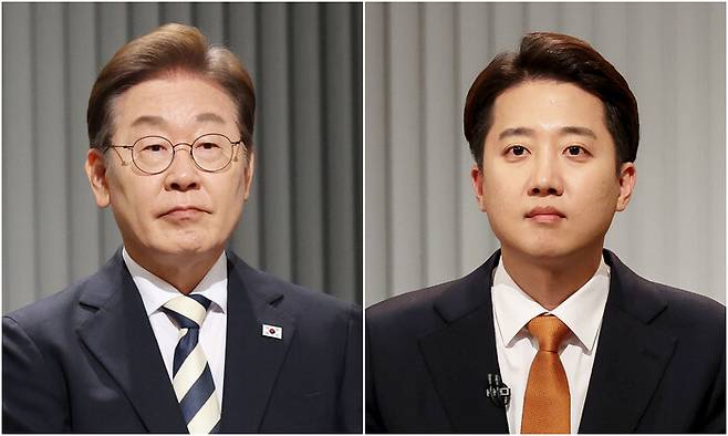 이재명 더불어민주당 대통령 후보(왼쪽)와 이준석 개혁신당 대통령 후보가 23일 저녁 서울 영등포구 KBS본관 스튜디오에서 열린 중앙선거방송토론위원회 주관 제21대 대통령선거 2차 후보자토론회 시작에 앞서 토론 준비를 하고 있다. 국회사진기자단