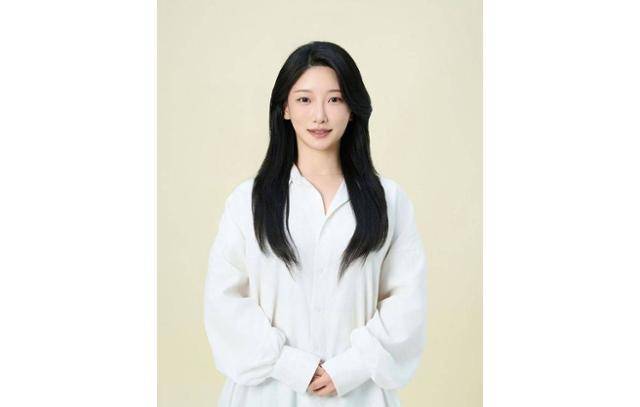 뮤지컬 배우 정민희가 이른바 '손흥민 협박녀'라는 루머를 직접 부인하면서 불쾌감을 드러냈다. 정민희 SNS