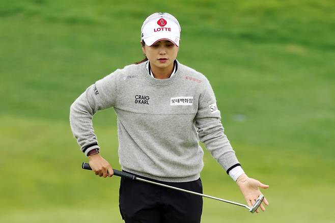 <yonhap photo-1424=""> JERSEY CITY, NEW JERSEY - MAY 09: Hye-Jin Choi of Korea plays her shot on the 3rd green during the second round of the Mizuho Americas Open 2025 at Liberty National Golf Club on May 09, 2025 in Jersey City, New Jersey. Sarah Stier/Getty Images/AFP (Photo by Sarah Stier / GETTY IMAGES NORTH AMERICA / Getty Images via AFP)/2025-05-10 06:10:41/ <저작권자 ⓒ 1980-2025 ㈜연합뉴스. 무단 전재 재배포 금지, AI 학습 및 활용 금지></yonhap>
