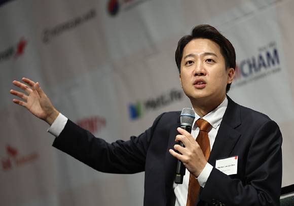 개혁신당 이준석 대선 후보가 지난 22일 그랜드하얏트서울에서 열린 주한미국상공회의소(암참) 간담회에서 발언하고 있다. 2025.5.22 [사진=연합뉴스]