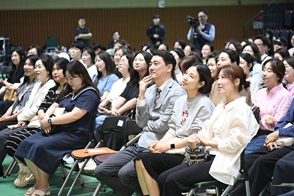방송인 김태균이 이날 아빠로서의 경험과 육아에 대한 진솔한 이야기를 풀어내며 참석자들의 공감을 이끌어냈다 [사진=달성군]
