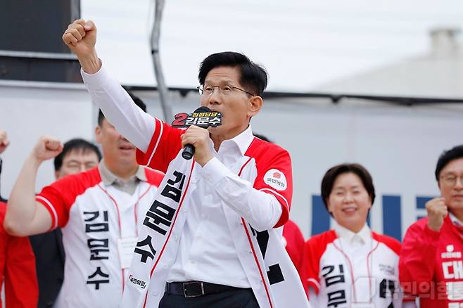 김문수 TK 유세 현장—주먹을 들어올리며 지지 호소
