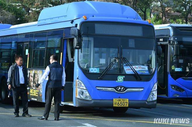 서울 송파구 장지동 송파버스공영차고지에서 버스가 대기하고 있다. 곽경근 대기자&nbsp;&nbsp;