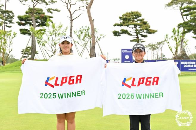 메디힐 제15회 KLPGA 회장배 여자아마골프선수권 대회 우승자 박채은(왼쪽)과 남은유. KLPGA 제공