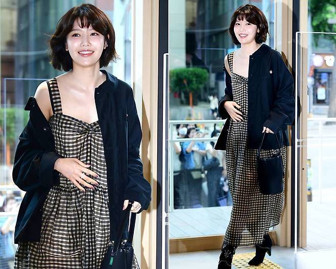 최수영이 감각적인 여름 스타일링으로 또 한 번 패션 정점에 올랐다. 사진=김영구 ㄱ지ㅏ