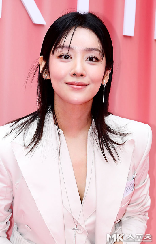 키 170cm, 몸무게 56kg의 슬림한 실루엣에 완벽하게 어울리는 수트핏은 차주영만의 고급스러운 분위기를 한층 강조했다. 사진=김영구 기자