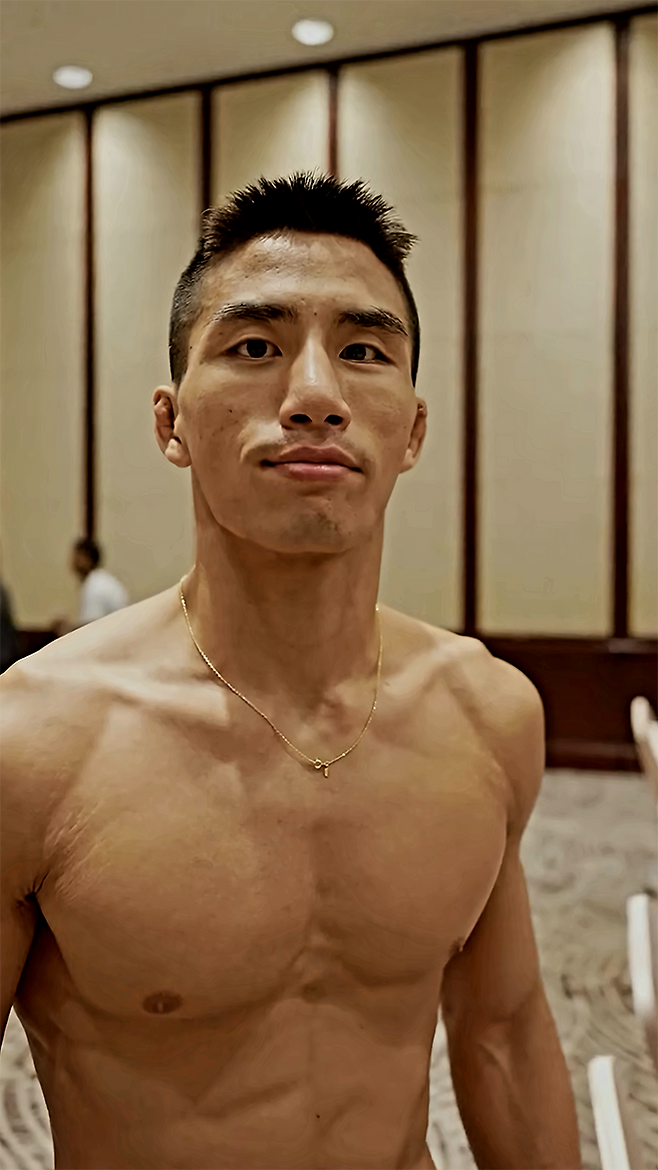ONE Championship 7승 2패 윤창민이 2025년 5월 중국 퍼포먼스 인스티튜트 상하이 Road to UFC 시즌4 토너먼트 준준결승 계체를 기다리고 있다. 윤창민은 아시아 종합격투기 톱스타 추성훈 김동현의 제자다. 사진=TKO
