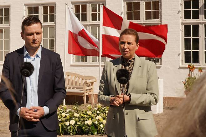 메테 프레데릭센(오른쪽) 덴마크 총리 [로이터]