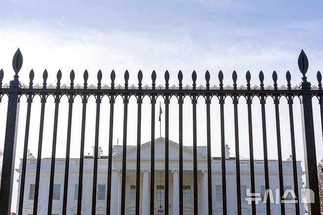 [워싱턴=AP/뉴시스]미국 백악관. 미국이 백악관 국가안보위원회(NSC) 조직을 대폭 축소했다. 2025.5.24.