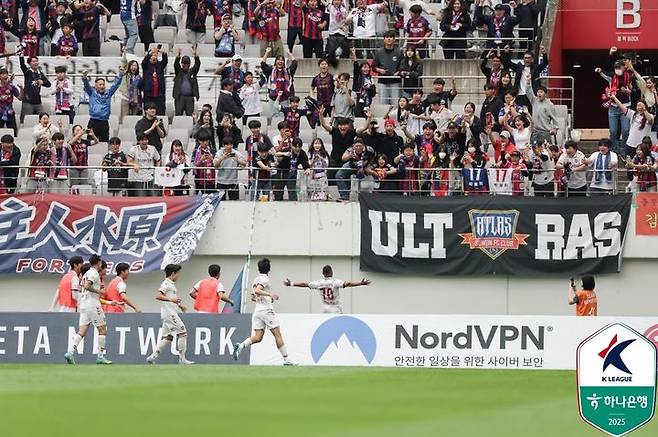 [서울=뉴시스] 프로축구 K리그1 수원FC 안데르손의 골 세리머니. (사진=한국프로축구연맹 제공)