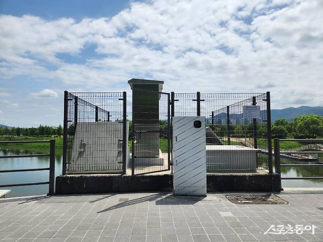 양평군(군수 전진선)은 지난 22일 양평읍 오빈리에 위치한 ‘한들양수장 취수시설 개선 공사’ 현장을 방문, 공사 진행 상황을 점검하고 관계 공무원 및 시공 관계자들을 격려했다. 사진제공｜양평군