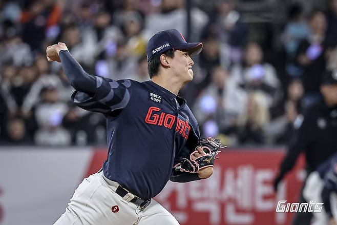 롯데 김원중.  롯데 자이언츠 제공