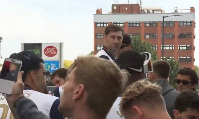 ▲ 우승 퍼레이드에 모습을 드러낸 베르너(왼쪽 하단)