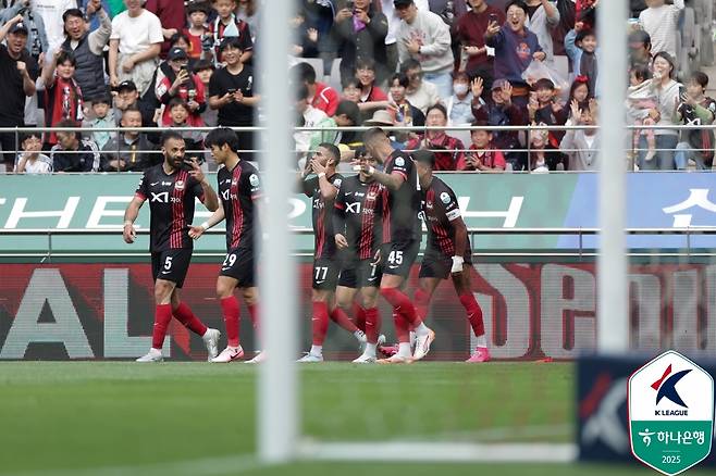 선제골을 넣고 기뻐하는 FC서울 선수들. /사진=한국프로축구연맹 제공