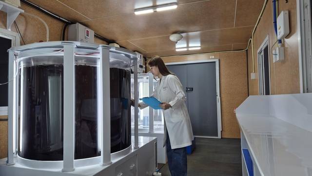 군산새만금수산식품단지가 ‘육상 김 양식 기술개발’의 핵심기술을 보유한 ㈜풀무원과 손잡고 세계 김 육상 양식을 선도한다는 계획이다. 사진은 풀무원 오송실험동/사진제공=군산시