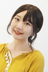 문은강 ‘춤추는 고복희와 원더랜드’로 주목받은 소설가. 2017년 서울신문 신춘문예를 통해 작가로 등단했다.