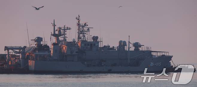 인천시 옹진군 대연평도에서 해군 함정이 경계를 서고 있는 모습. 2024.6.27/뉴스1 ⓒ News1 김명섭 기자