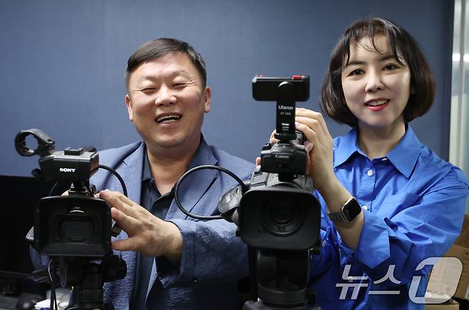 안진걸 이재명 선대위 서민·중산층경제살리기위원회 위원장(왼쪽)과 임세은 이재명 대선후보 민생 대변인이 23일 서울 여의도에서 뉴스1과 인터뷰를 하고 있다. 2025.5.23/뉴스1 ⓒ News1 김명섭 기자