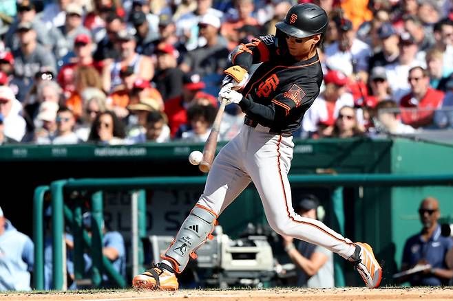 이정후가 25일(한국시간) 미국 워싱턴 DC 내셔널스 파크에서 열린 2025 메이저리그(ML) 워싱턴전 4회초 안타를 치고 있다. 사진 | Daniel Kucin Jr.-Imagn Images 연합뉴스