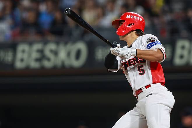 KIA 김도영이 13일 광주-기아 챔피언스 필드에서 열린 2025 KBO리그 롯데전에서 5회말 2타점 적시 2루타를 때리고 있다. 사진 | KIA 타이거즈