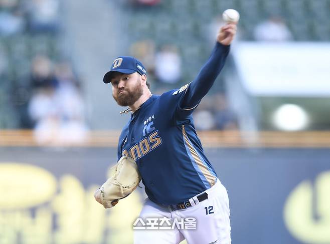 NC 외국인 원투펀치 라일리와 로건이 투구에 임하고 있다. 사진 | NC 다이노스, 최승섭기자 thunder@sportsseoul.com