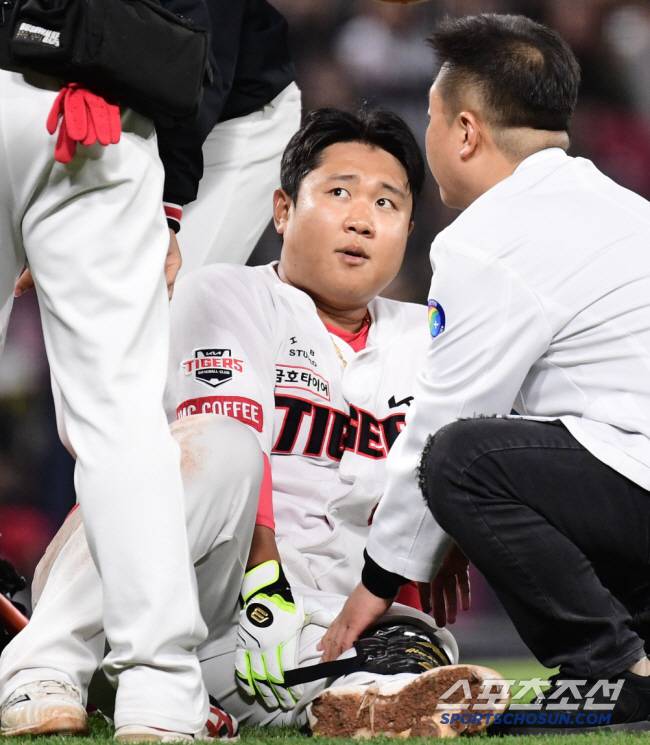 27일 광주 기아챔피언스필드에서 열린 KBO리그 KIA-롯데 경기. 3회 안타를 날리고 주루 도중 햄스트링 부상을 당한 황대인. 광주=송정헌 기자songs@sportschosun.com/2024.03.27/