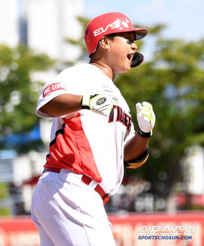 2023 KBO리그 KIA 타이거즈와 LG 트윈스의 경기가 9일 광주기아챔피언스필드에서 열렸다. 3회말 KIA 황대인이 솔로포를 날린 뒤 환호하고 있다. 광주=박재만 기자pjm@sportschosun.com/2023.09.09/