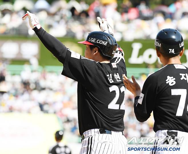 25일 인천 SSG랜더스필드에서 열린 LG-SSG전. 5회초 2사 만루 김현수가 2타점 적시타를 친 후 환호하고 있다. 인천=정재근 기자 cjg@sportschosun.com/2025.5.25/