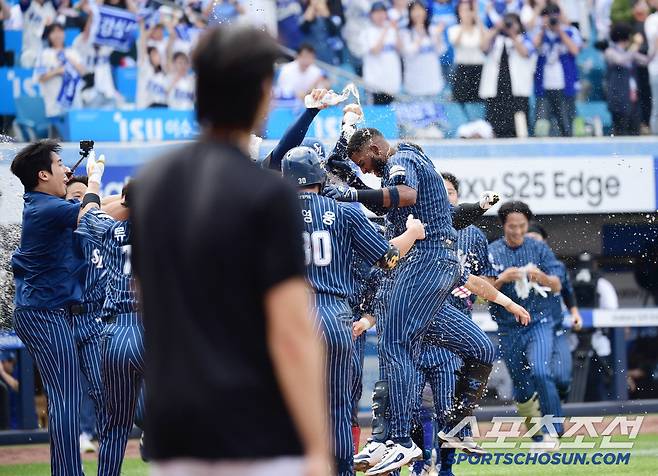 9회말 짜릿한 끝내기 홈런.