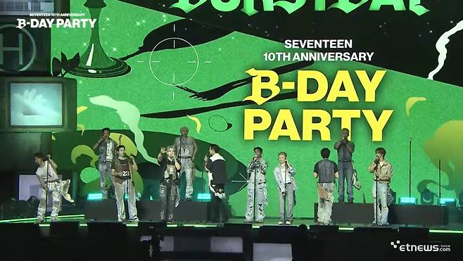 25일 서울 서초구 세빛섬 일대에서는 세븐틴 10주년 공연 'B-DAY PARTY : BURST Stage @잠수교'가 열렸다. (사진=하이브 레이블즈 유튜브 캡처)