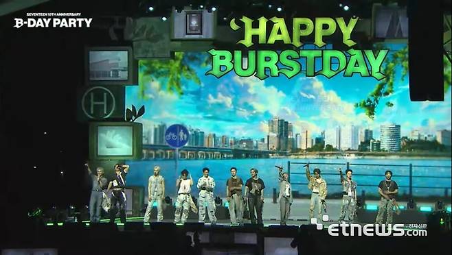 25일 서울 서초구 세빛섬 일대에서는 세븐틴 10주년 공연 'B-DAY PARTY : BURST Stage @잠수교'가 열렸다. (사진=하이브 레이블즈 유튜브 캡처)