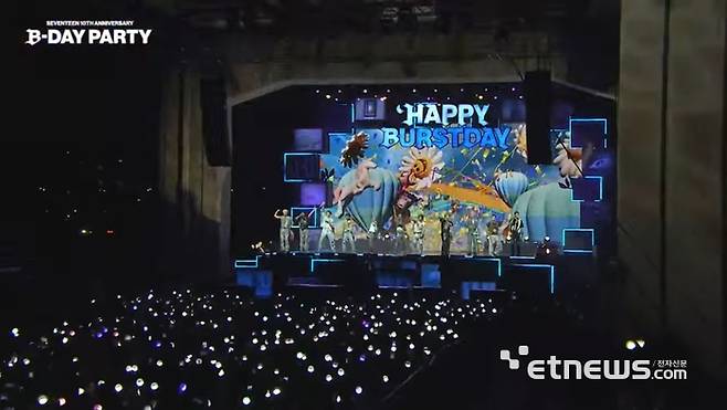 25일 서울 서초구 세빛섬 일대에서는 세븐틴 10주년 공연 'B-DAY PARTY : BURST Stage @잠수교'가 열렸다. (사진=하이브 레이블즈 유튜브 캡처)