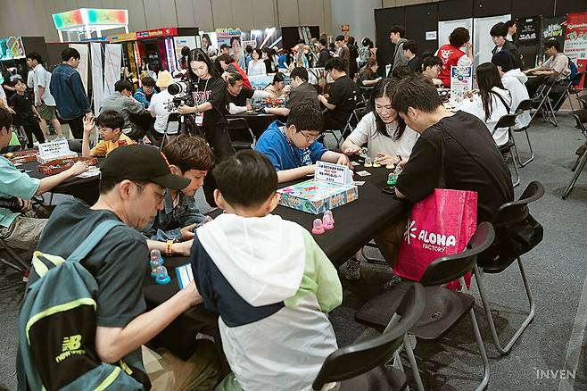 ▲ 가족들이 함께 즐기기에 보드게임만한 것이 없죠