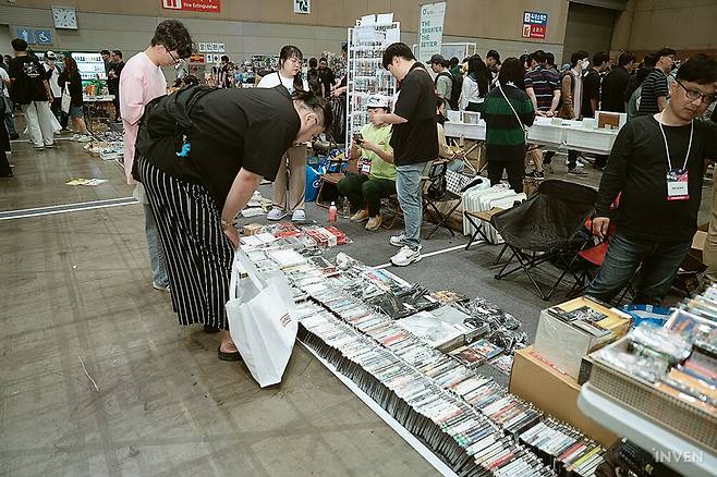 ▲ 레트로 마켓도 보고