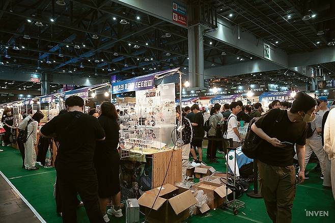 ▲ 이터널 리턴 루미나 야시장은 올해도 짜잔!