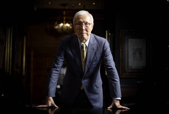 신각수 전 주일대사는 한·일 관계의 과거를 결산하는 토대 위에서 현재를 점검하며, 미래에 대한 혜안을 밝혔다. 김정훈 기자