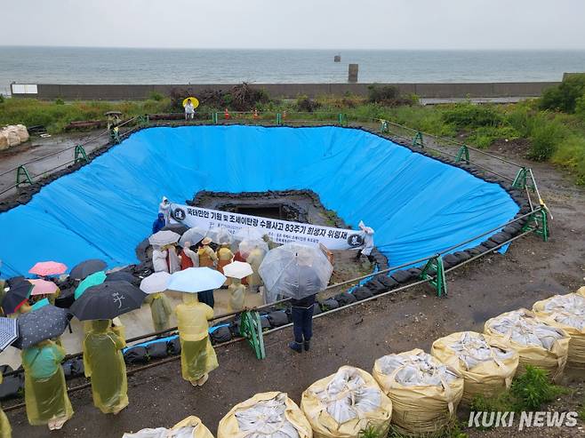 일본 야마구치현 우베시 조세이탄광 갱도 앞에서 수몰 사고 희생자 넋을 위로하기 위한 위령재가 봉행되고 있다. 사진=강연만 기자