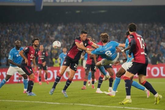 나폴리의 우승을 이끈 스콧 맥토미니의 바이시클 킥 장면. 사진[AP=연합뉴스]