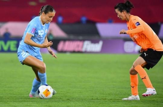 멜버른 시티와 우한 장다의 경기 장면