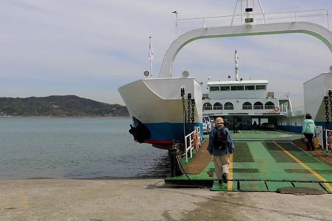 신도선착장으로 가는 여객선 / 사진=한국관광공사