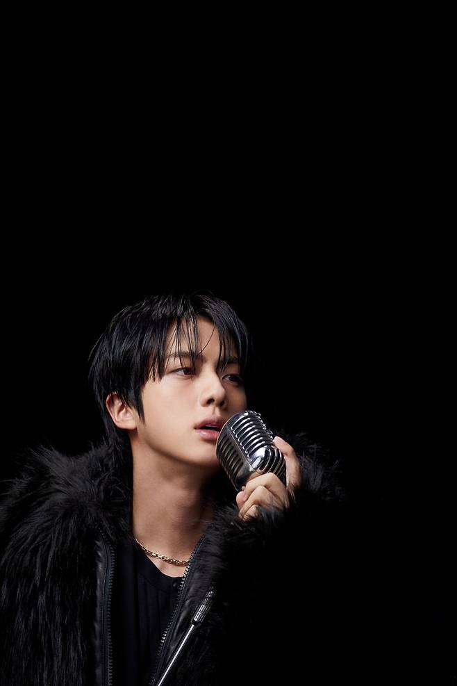 [서울=뉴시스] 방탄소년단 진. (사진 = 빅히트 뮤직 제공) 2025.05.25. photo@newsis.com *재판매 및 DB 금지